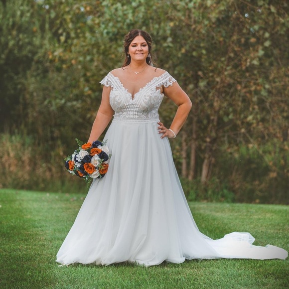 Monica Loretti Wedding Dress (#8128) Nude Ivory - Picture 1 of 5